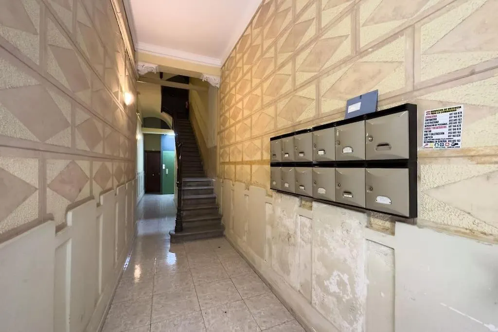 Bebarceloner Sants Apartments - 2 Bedrooms 0*, 바르셀로나 스페인
